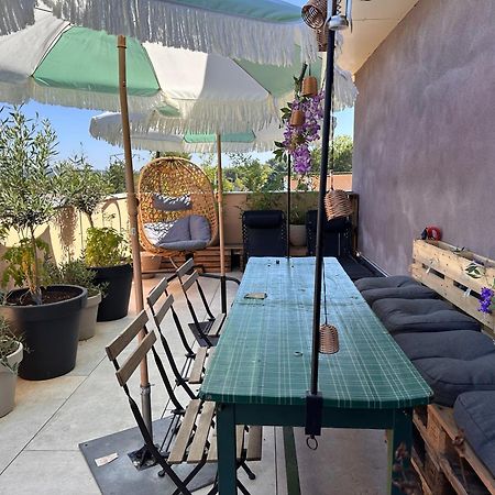 Joli Studio Le Clos D'Aix Avec Grande Terrasse Piscine Et Parking Gratuit Aix-en-Provence Bagian luar foto